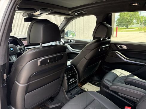Used 2023 BMW X7 xDrive40i w/ M Sport Package AWD/4WD image 23