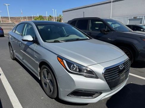 Used 2017 Hyundai Sonata Limited w/ Ultimate Package 02 FWD image 2