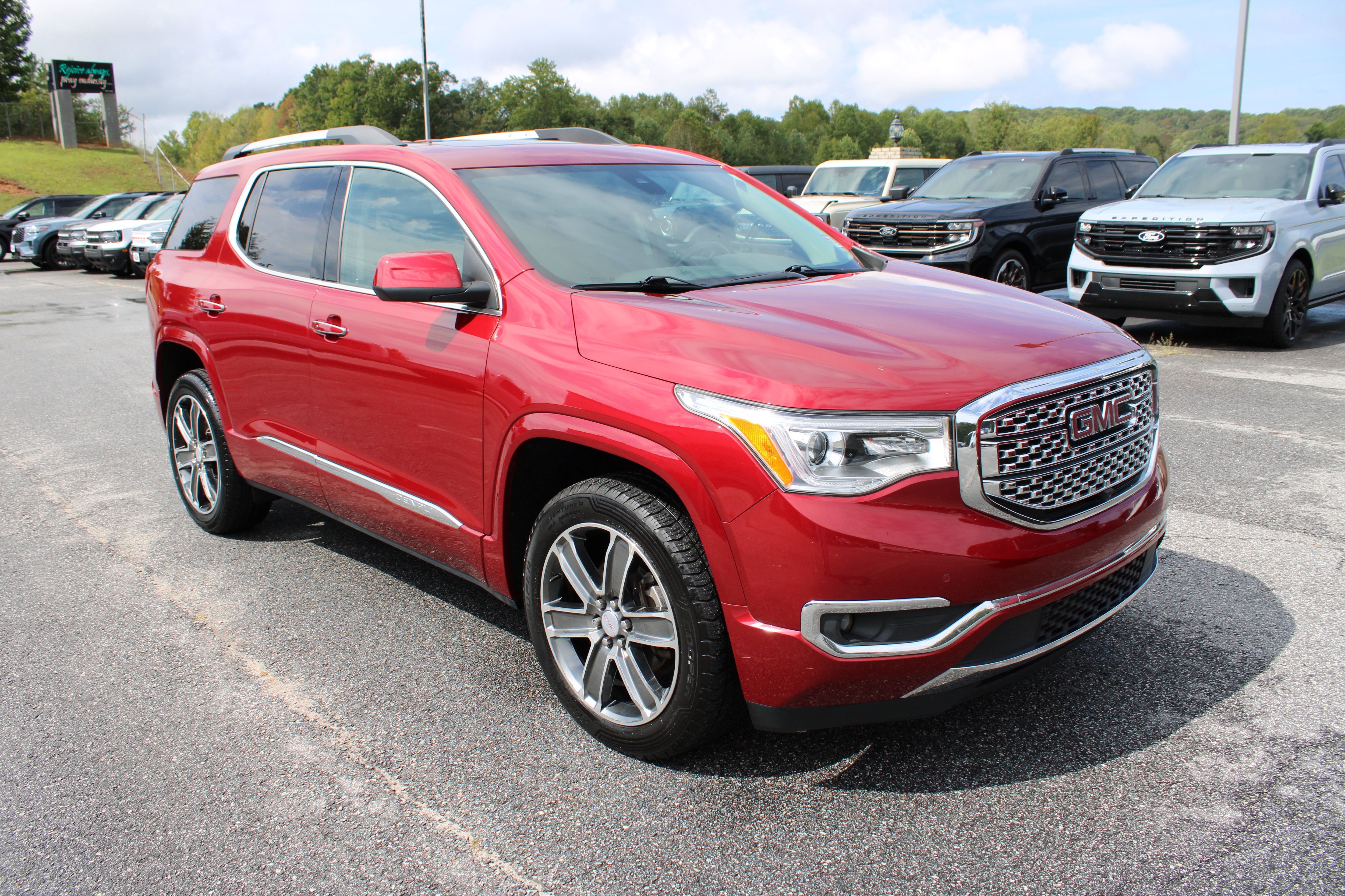 Used 2019 GMC Acadia Denali w/ Technology Package FWD image 4