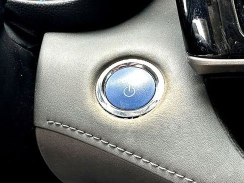 Used 2022 Toyota Highlander XLE FWD image 16