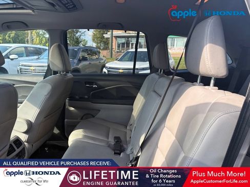 Used 2017 Honda Pilot Touring image 5