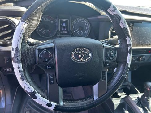Used 2021 Toyota Tacoma TRD Off-Road w/ Technology Package RWD image 13