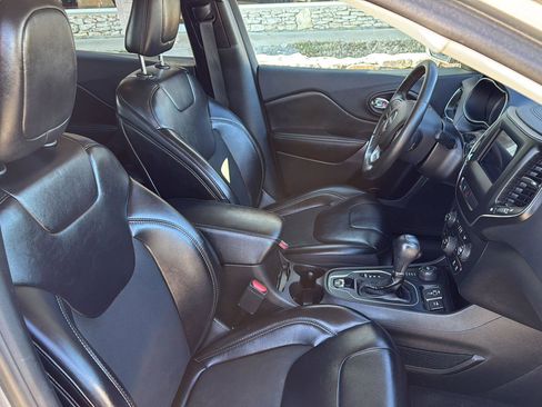 Used 2019 Jeep Cherokee Latitude Plus w/ Cold Weather Group image 13