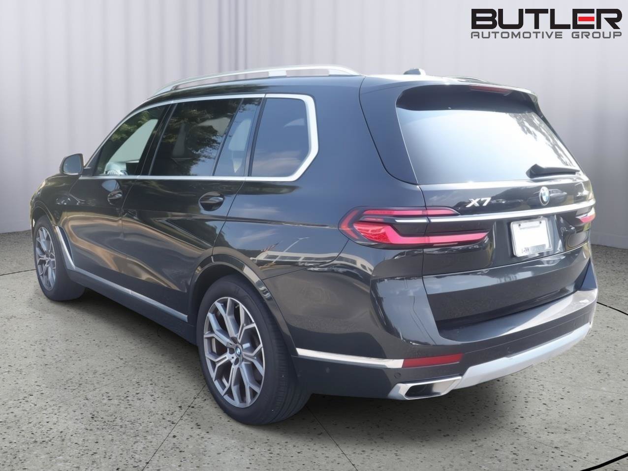Used 2024 BMW X7 xDrive40i w/ Premium Package AWD/4WD image 5