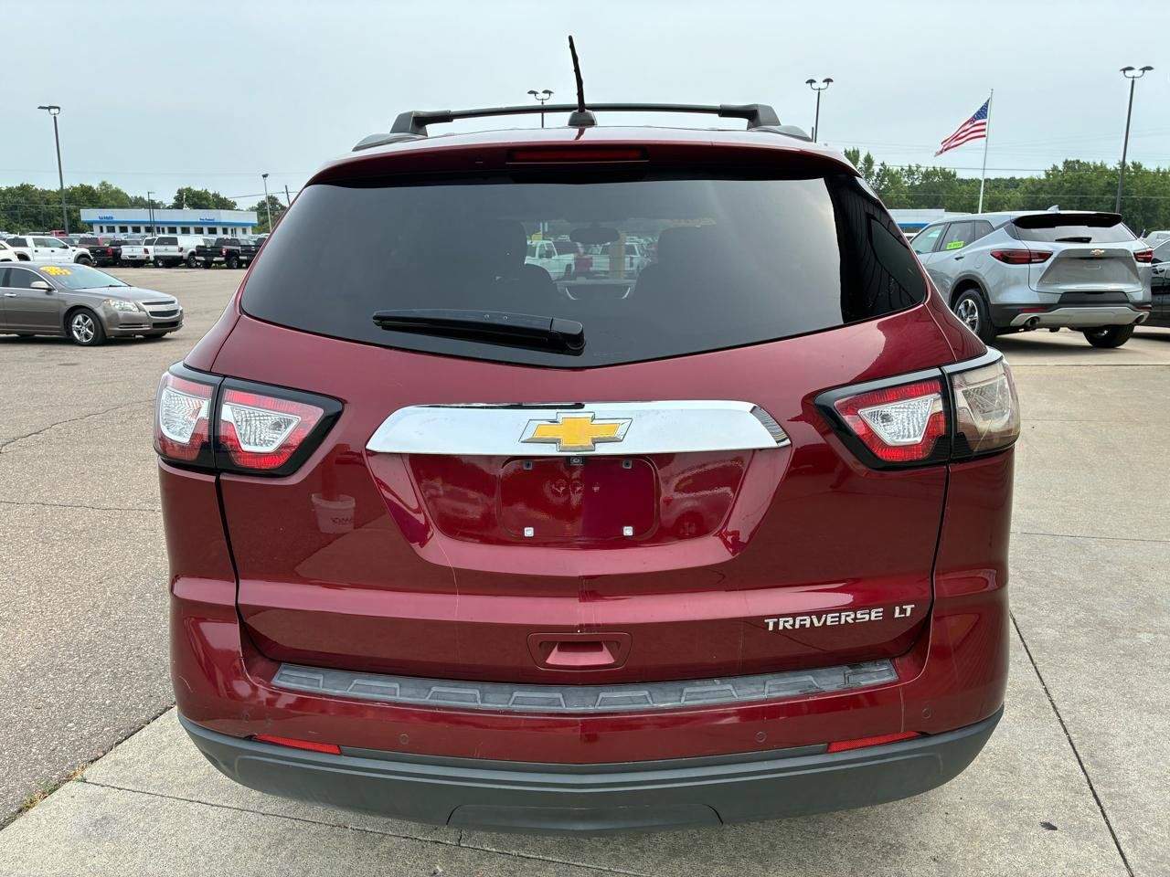 Used 2016 Chevrolet Traverse LT w/ Style and Technology Package FWD image 6