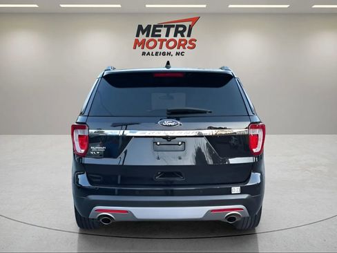 Used 2017 Ford Explorer XLT w/ Equipment Group 202A image 10