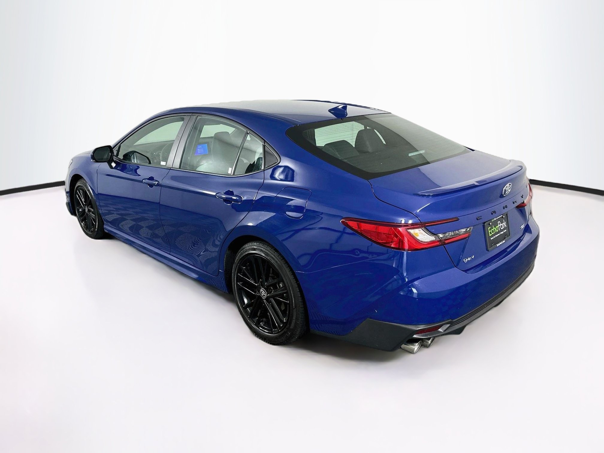 Used 2026 Toyota Camry SE FWD image 5