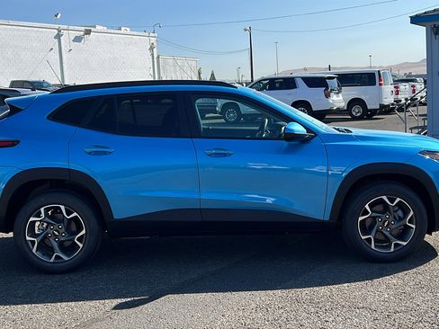 New 2026 Chevrolet Trax LT w/ Sunroof Package image 4