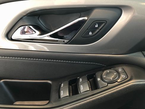 Used 2023 Chevrolet Traverse LT image 37