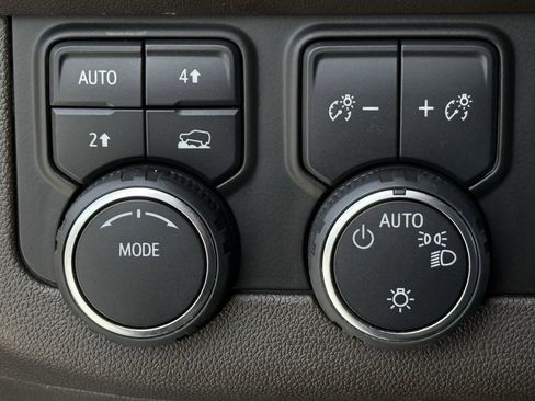 Certified 2024 Chevrolet Suburban LT w/ Luxury Package image 17