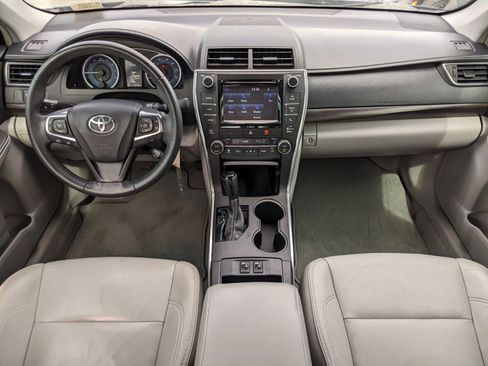 Used 2017 Toyota Camry XLE image 11