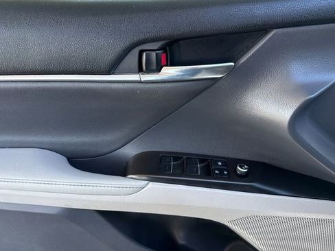 Used 2022 Toyota Camry XSE image 13