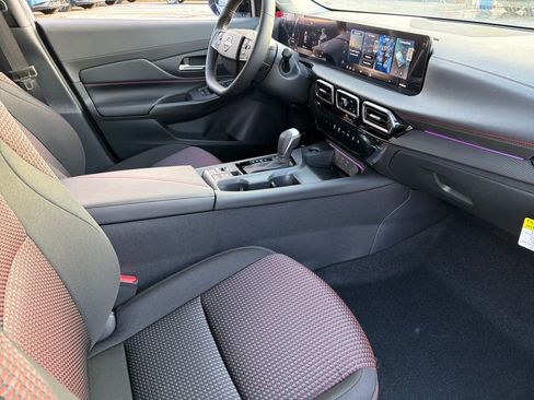 New 2026 Nissan Sentra SR w/ Floor Mat Package image 11