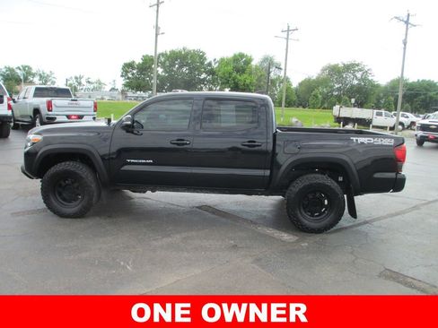 Used 2019 Toyota Tacoma TRD Off-Road AWD/4WD image 9