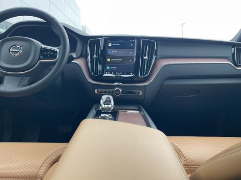 Certified 2024 Volvo XC60 B5 Ultimate image 24