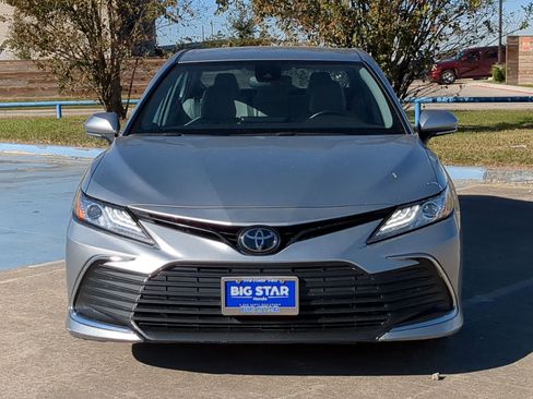 Used 2023 Toyota Camry XLE image 9