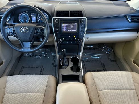 Used 2017 Toyota Camry LE FWD image 3
