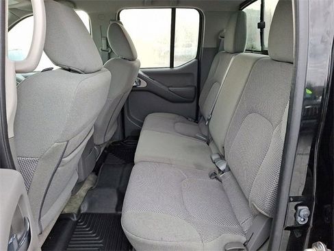 Used 2018 Nissan Frontier SV image 10