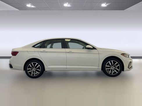New 2026 Volkswagen Jetta SE image 6