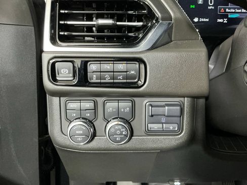 Used 2025 GMC Yukon Denali w/ Sun & Power Step Package AWD/4WD image 16