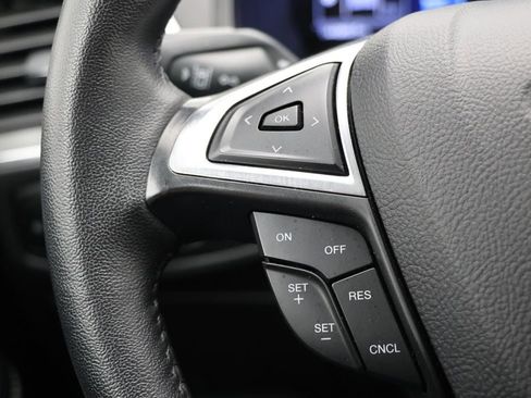 Used 2024 Ford Edge Titanium image 19