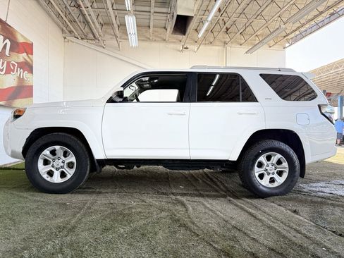 Used 2016 Toyota 4Runner SR5 image 15