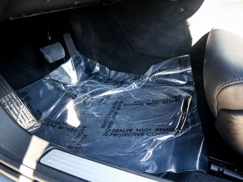 Used 2025 Volvo V60 B5 Cross Country Plus image 17