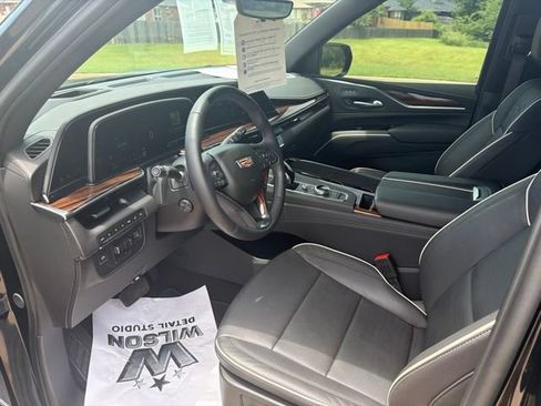 Certified 2024 Cadillac Escalade ESV Premium Luxury w/ Performance Package AWD/4WD image 10