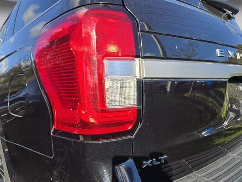 Used 2024 Ford Expedition XLT image 8