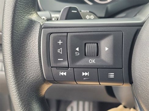 Used 2025 Nissan Pathfinder S image 15