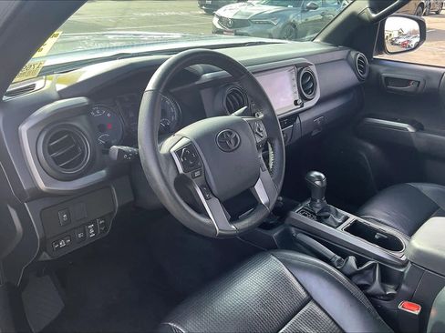 Used 2020 Toyota Tacoma TRD Off-Road w/ TRD Premium Off Road Package image 16
