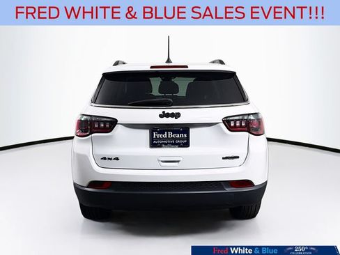 Used 2022 Jeep Compass Latitude w/ Sun and Sound Group AWD/4WD image 6