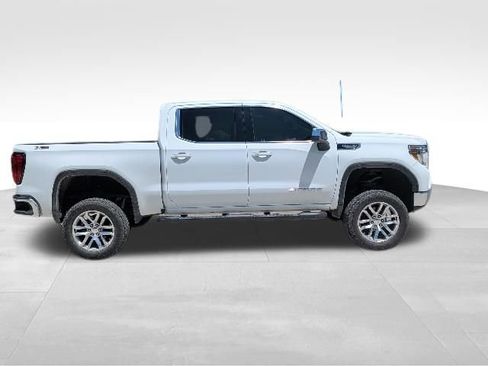 Used 2020 GMC Sierra 1500 SLE w/ X31 Off-Road Package AWD/4WD image 2