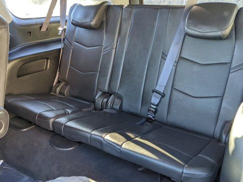 Used 2017 Cadillac Escalade ESV Luxury AWD/4WD image 23