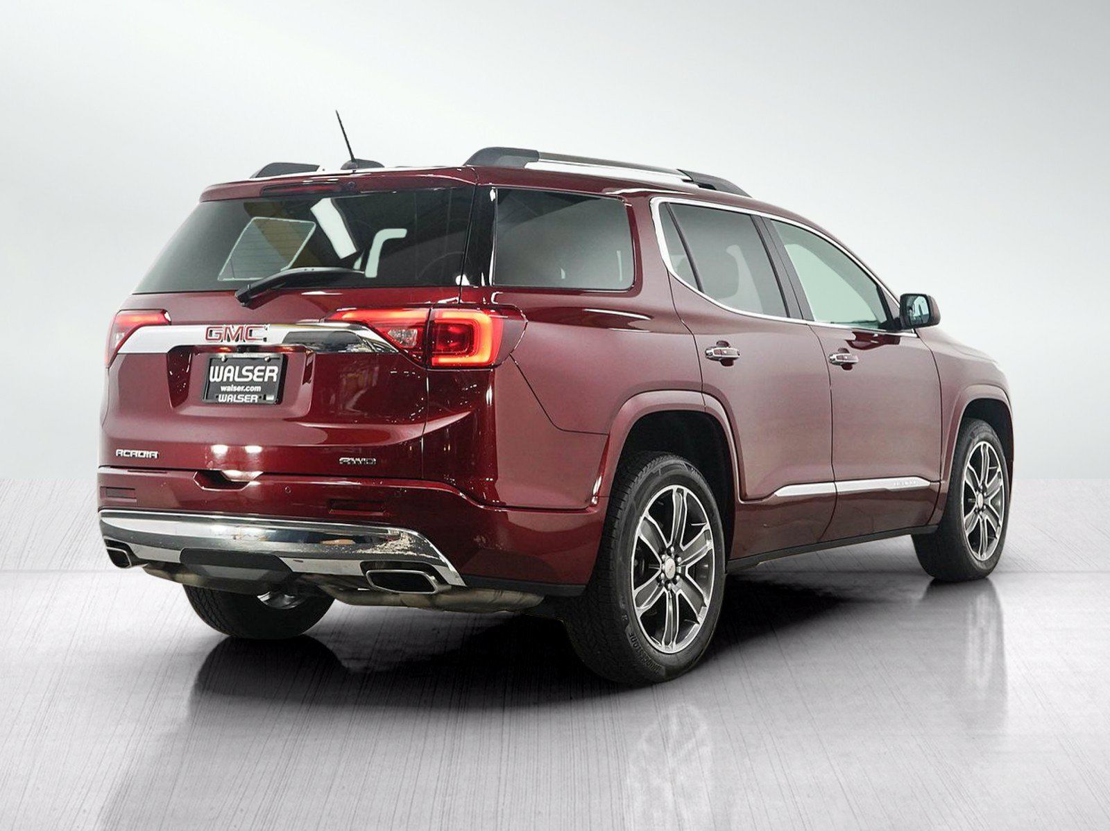Used 2017 GMC Acadia Denali w/ Technology Package AWD/4WD image 5