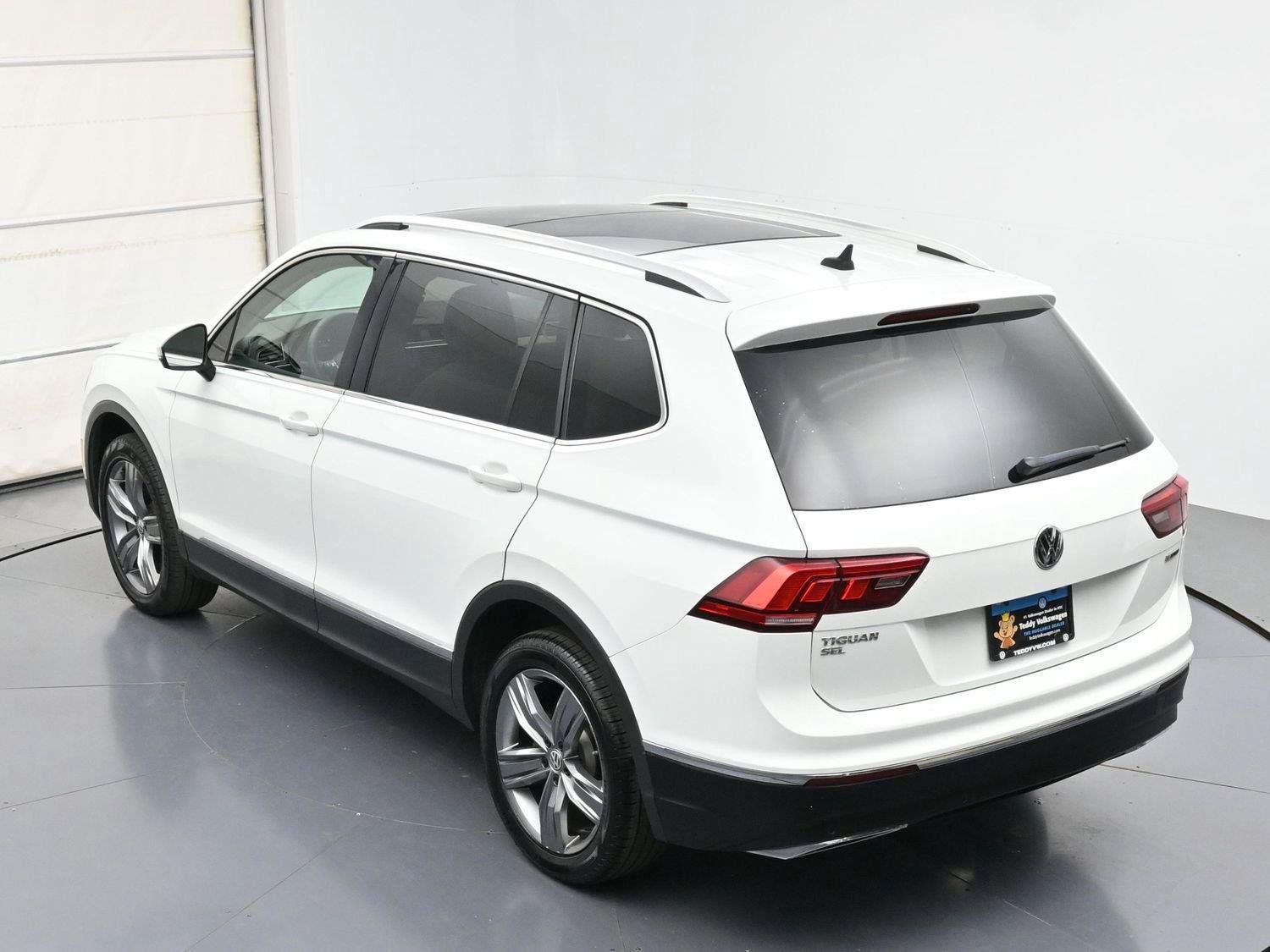 Used 2020 Volkswagen Tiguan SEL w/ 3rd Row Seat Package AWD/4WD image 32