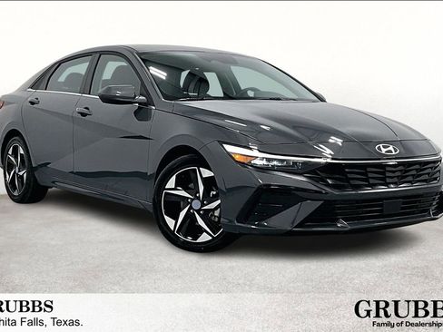 Certified 2025 Hyundai Elantra SEL FWD image 1
