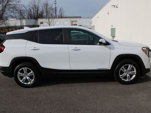 Used 2024 GMC Terrain SLE image 31