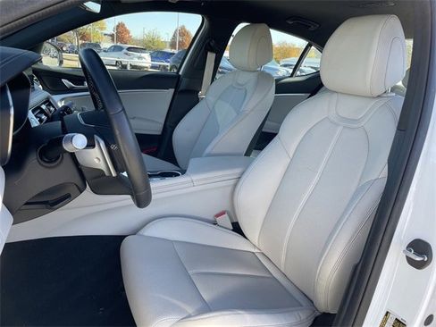 Used 2025 Genesis G70 2.5T image 23