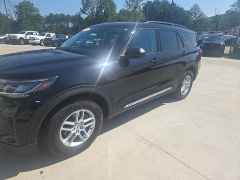 Used 2025 Ford Explorer Active AWD/4WD image 43