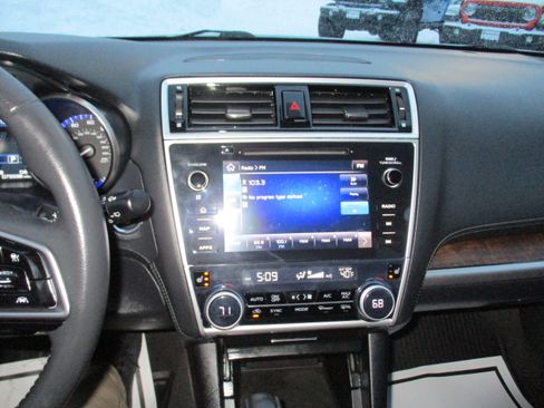 Used 2018 Subaru Outback 2.5i Limited image 17