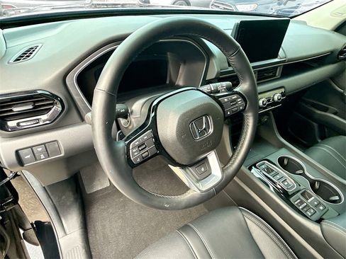 Used 2025 Honda Pilot Elite image 12