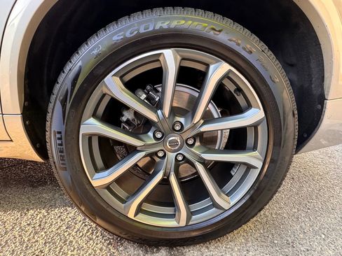 Used 2017 Volvo XC90 T6 Momentum w/ Vision Package image 9