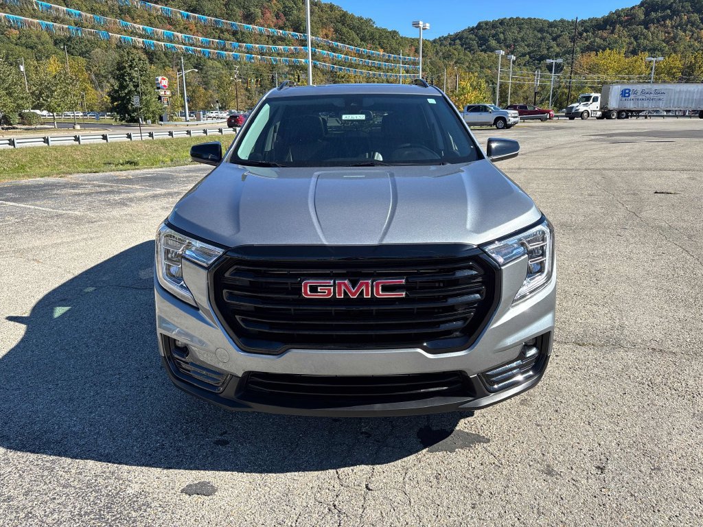 Used 2023 GMC Terrain SLT w/ Elevation Edition AWD/4WD image 8