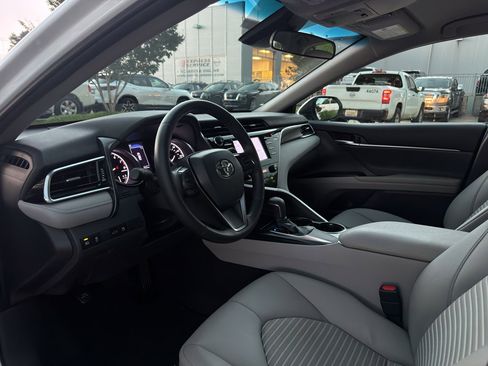 Used 2018 Toyota Camry SE FWD image 10