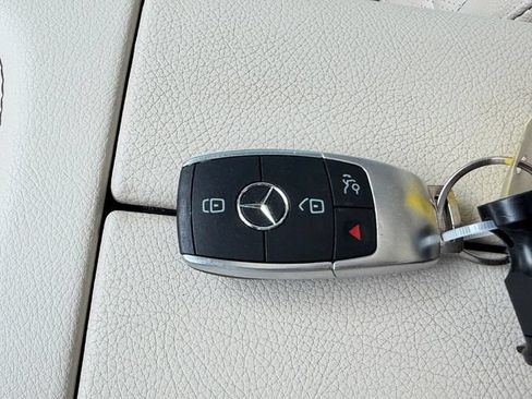 Used 2022 Mercedes-Benz GLS 450 4MATIC image 33