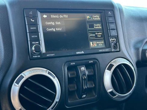 Used 2016 Jeep Wrangler Unlimited Sahara w/ Connectivity Group AWD/4WD image 29