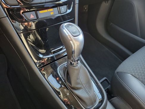 Used 2022 Buick Encore Preferred w/ Safety Package image 31