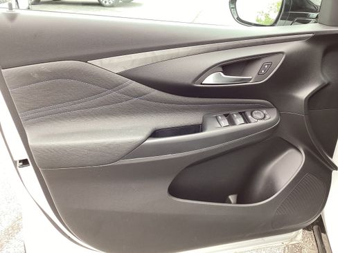 Used 2024 Buick Envista Sport Touring w/ Convenience I Package FWD image 15