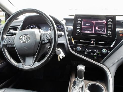 Used 2022 Toyota Camry SE image 25